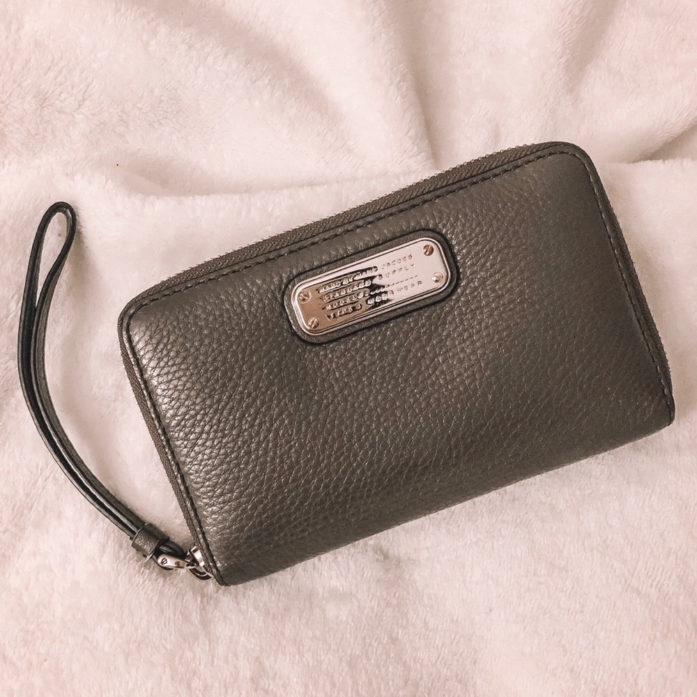 Marc Jacobs Classic Q Wrist Wallet